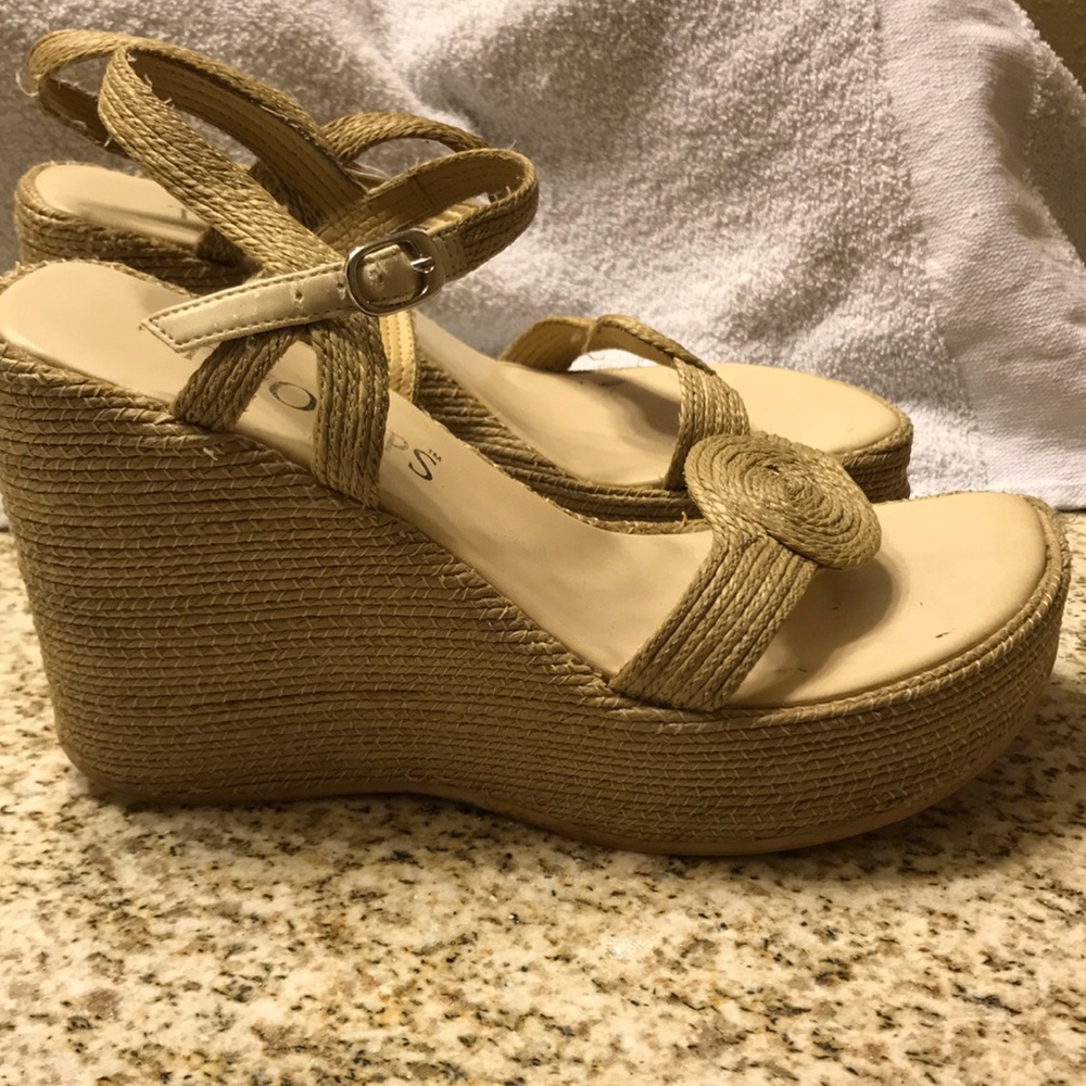 Two Lips wedges